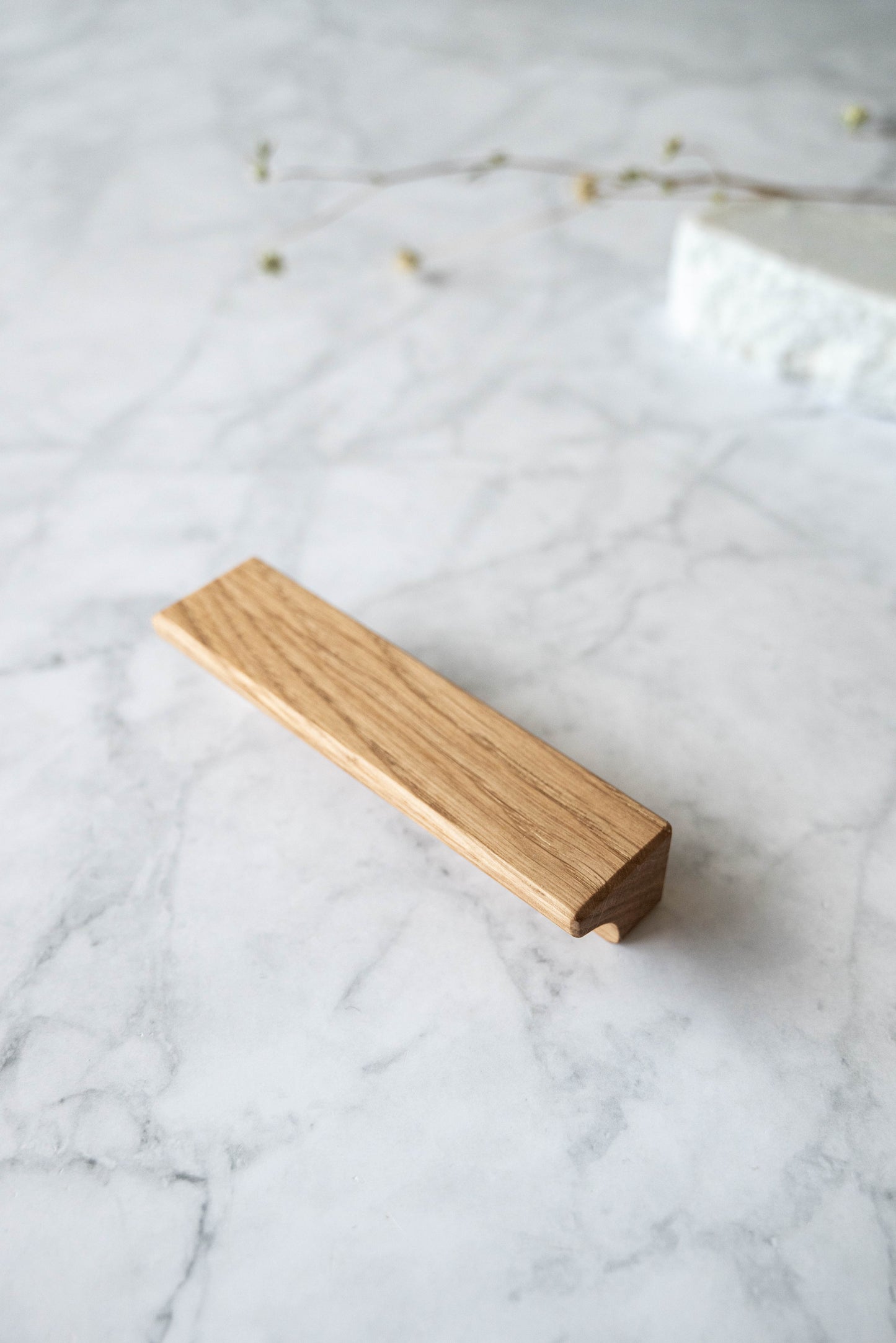 Échantillon chêne massif finition miel - teinte chaude huile naturelle pour poignées de meuble