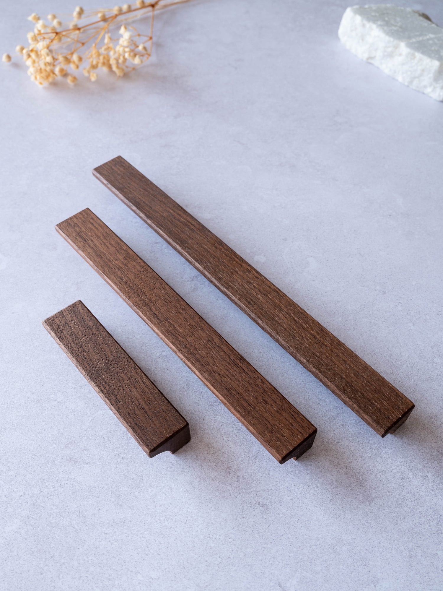 Poignées en Noyer Massif