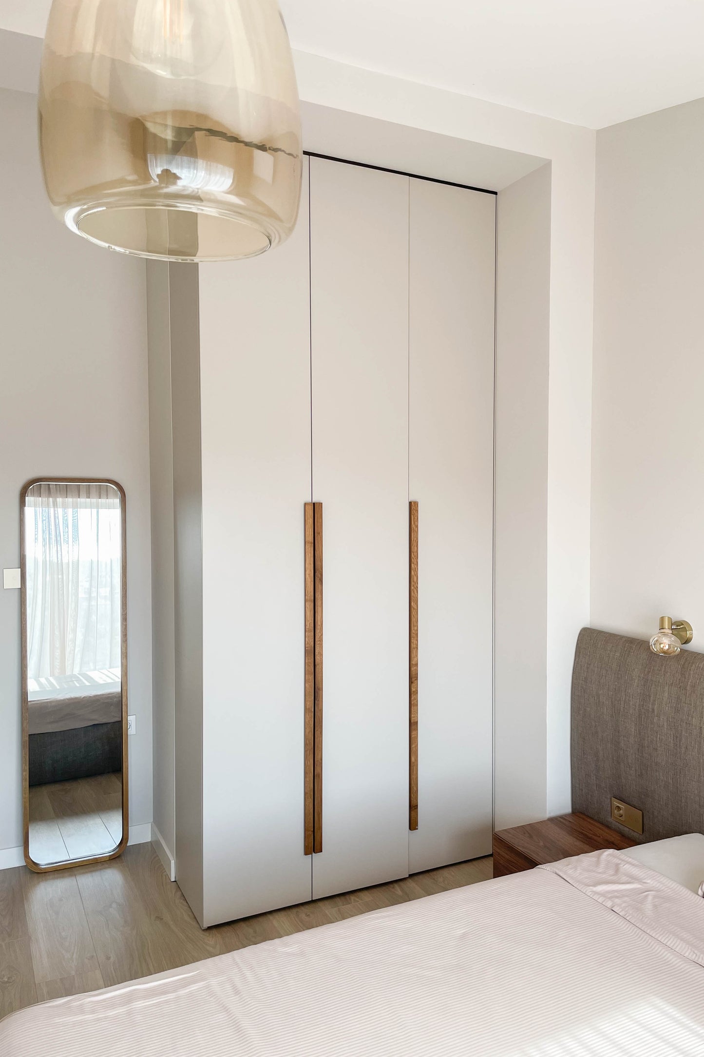 Poignée Alcôve A chêne massif - profil linéaire élégant et robuste