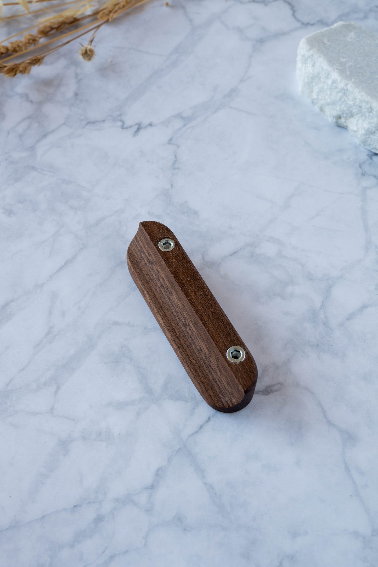 Poignée meuble Alcôve B noyer d'Amérique - style classique et contemporain