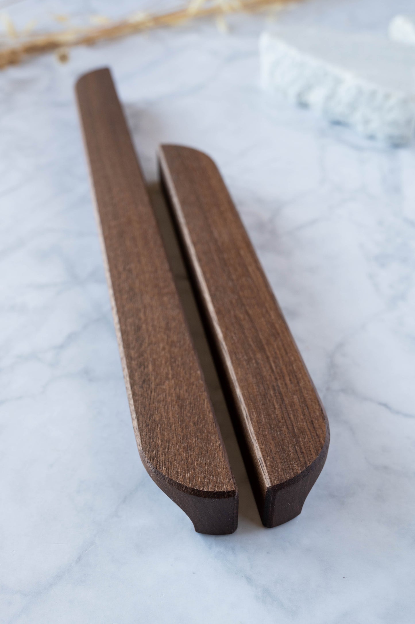 Poignée meuble Alcôve C noyer d'Amérique durable - fabrication artisanale bois massif