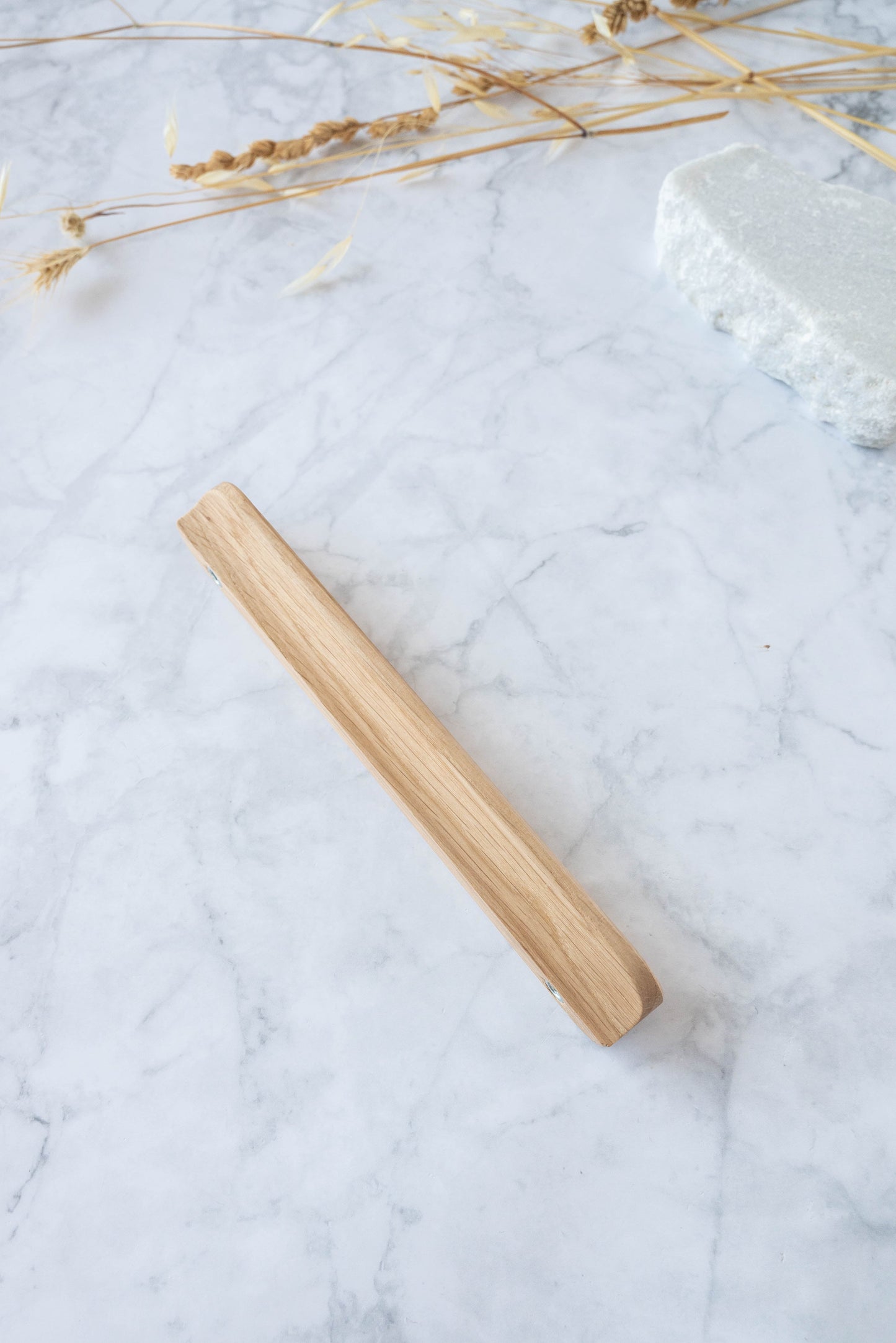 Poignée Alcôve B chêne massif - touche chaleureuse et naturelle pour meuble