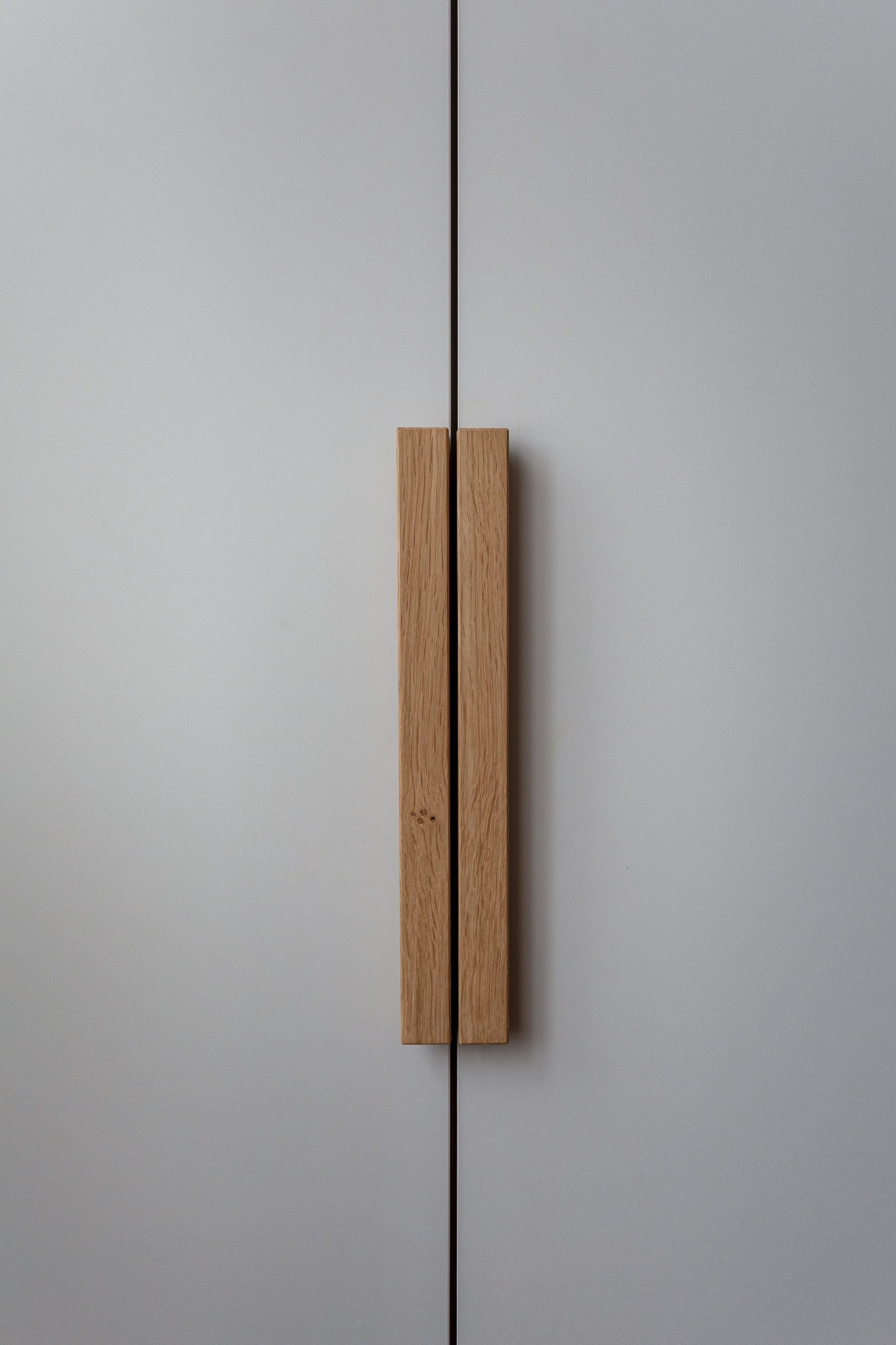 Poignée Alcôve A chêne massif - pour armoires tiroirs et placards