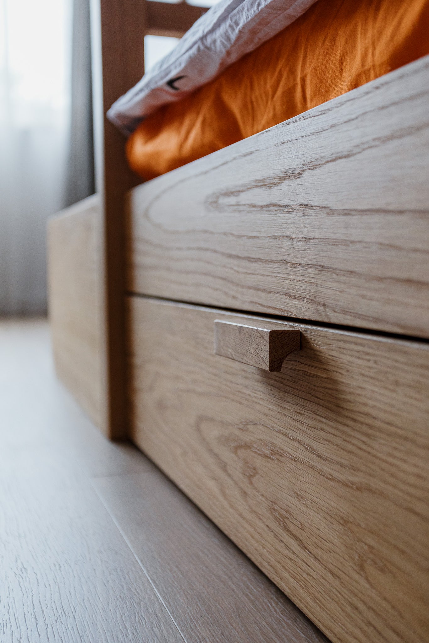 Poignée Alcôve A chêne massif - pour armoires tiroirs et placards