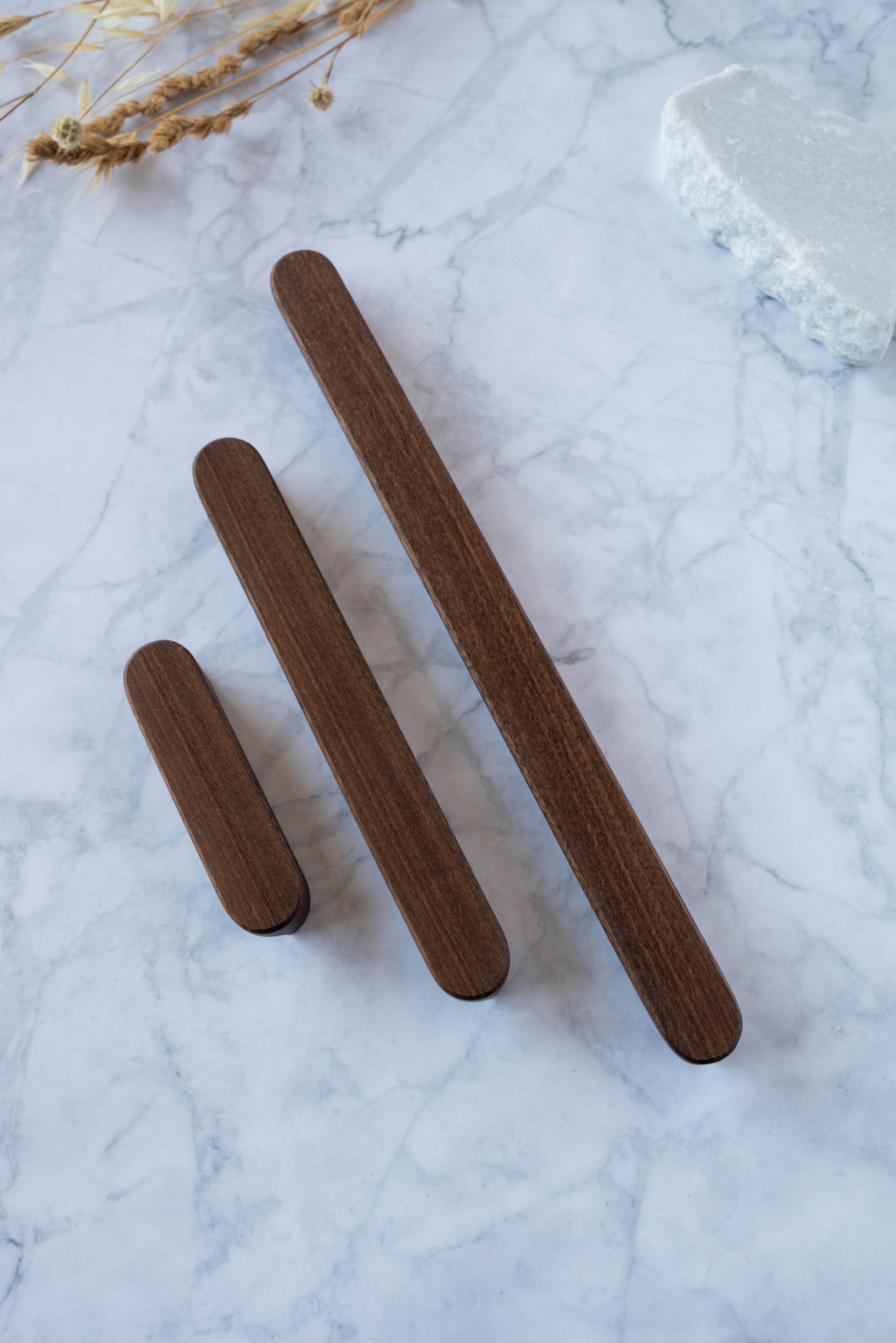 Poignée Alcôve B noyer d'Amérique massif - design artisanal élégant sophistiqué