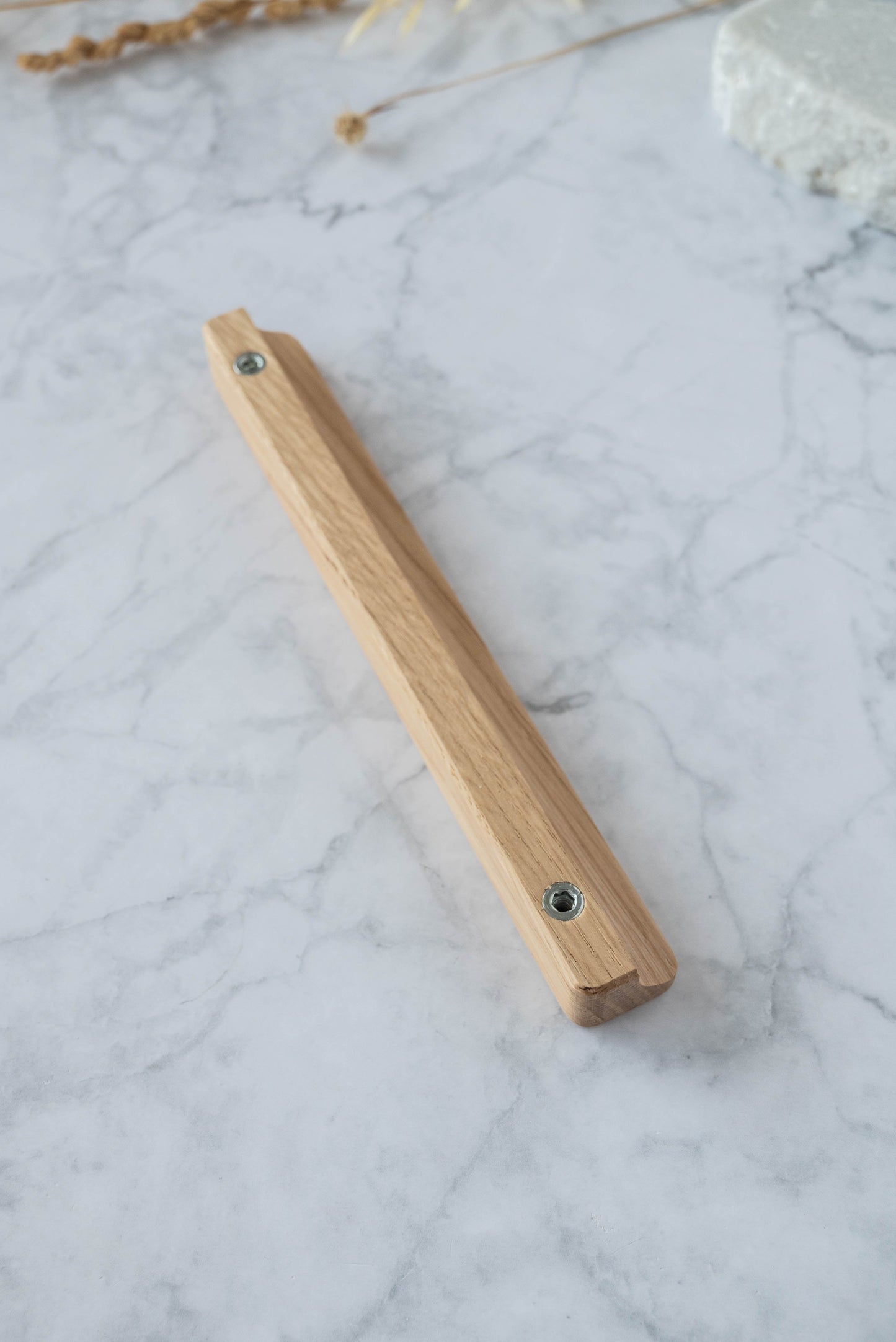 Poignée Alcôve D bois de chêne massif écologique - durable et esthétique