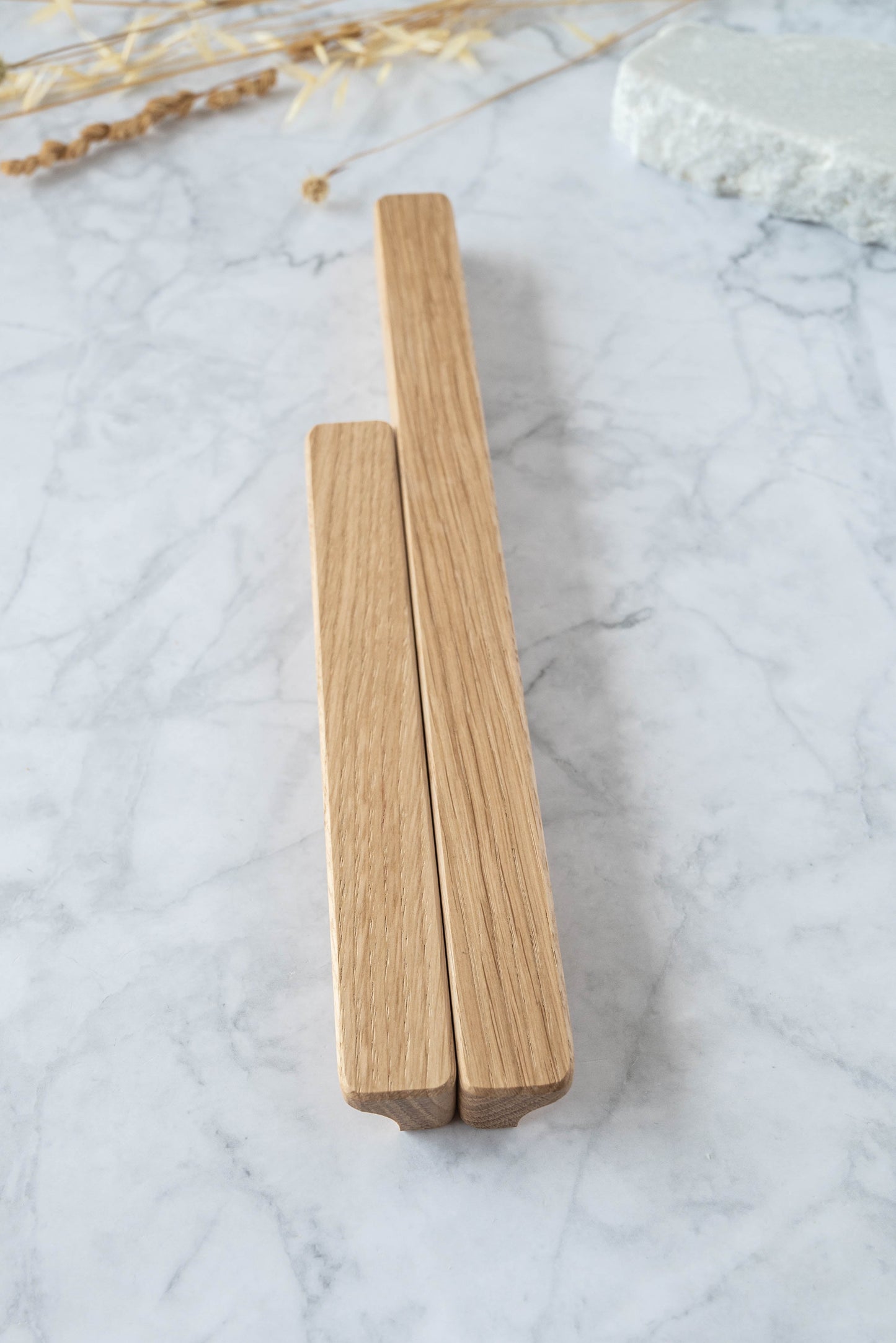 Poignée Alcôve D bois de chêne massif - style élégant et robuste
