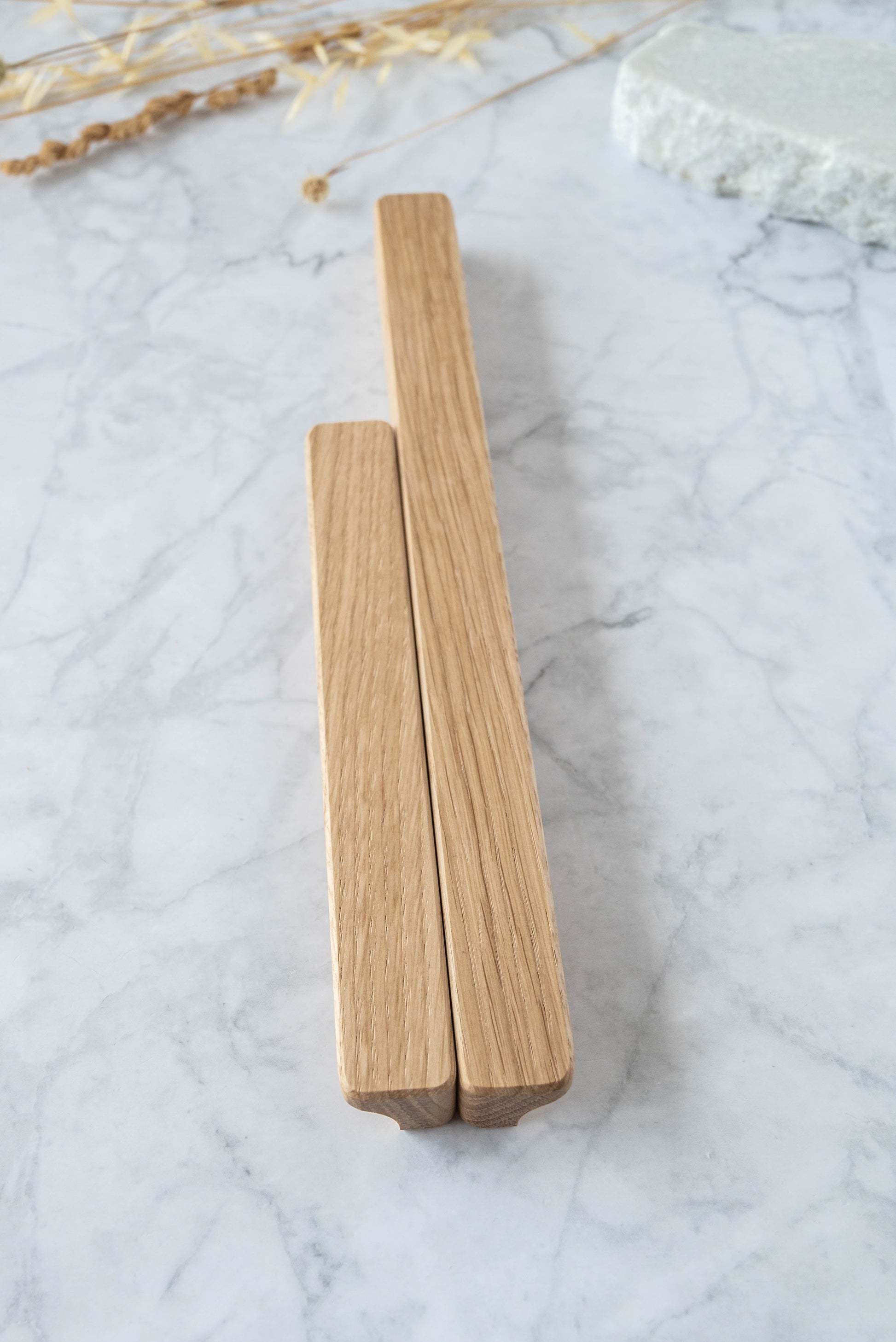Poignée Alcôve D bois de chêne massif - style élégant et robuste