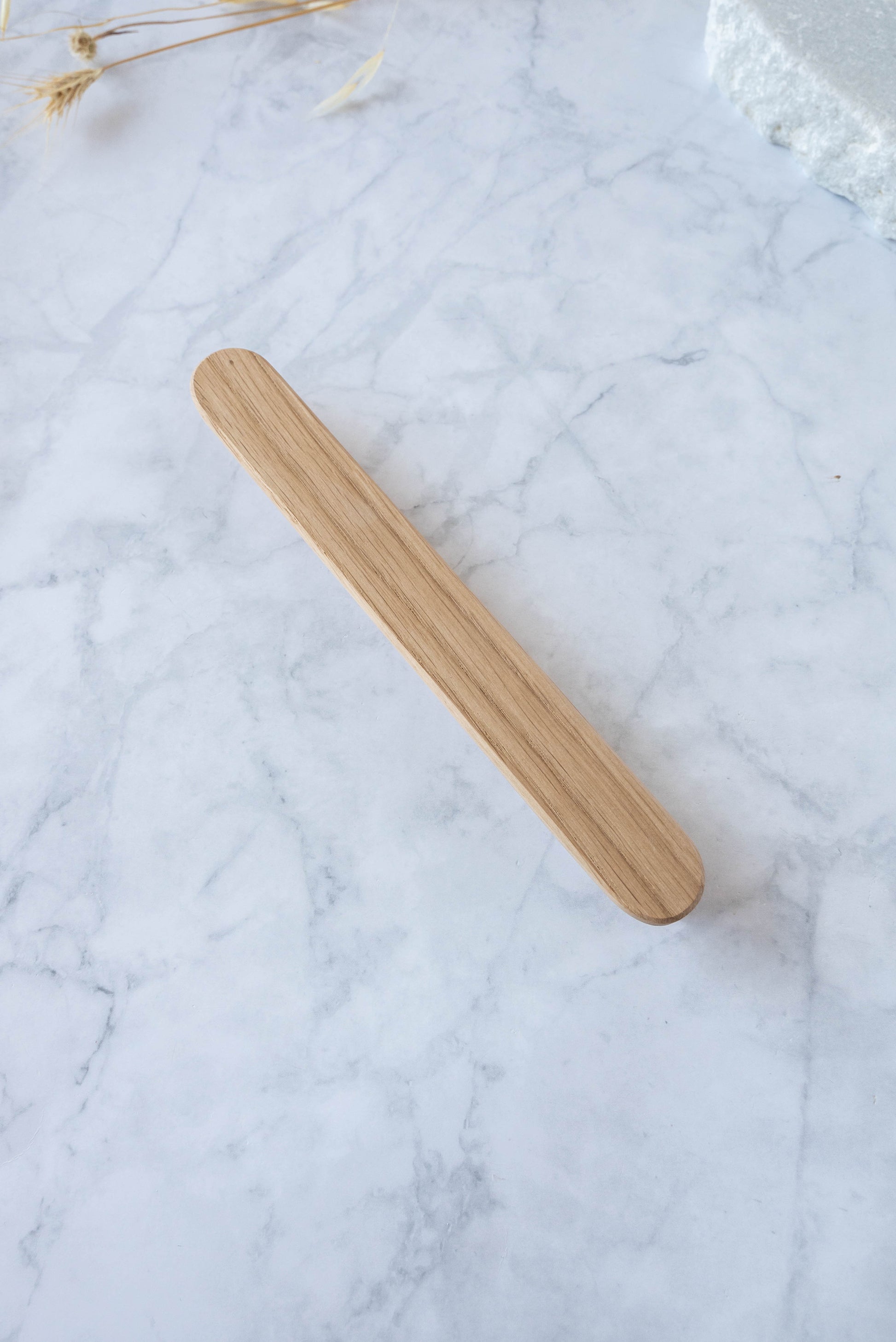 Poignée meuble Alcôve B chêne massif - idéale pour cuisines et salons