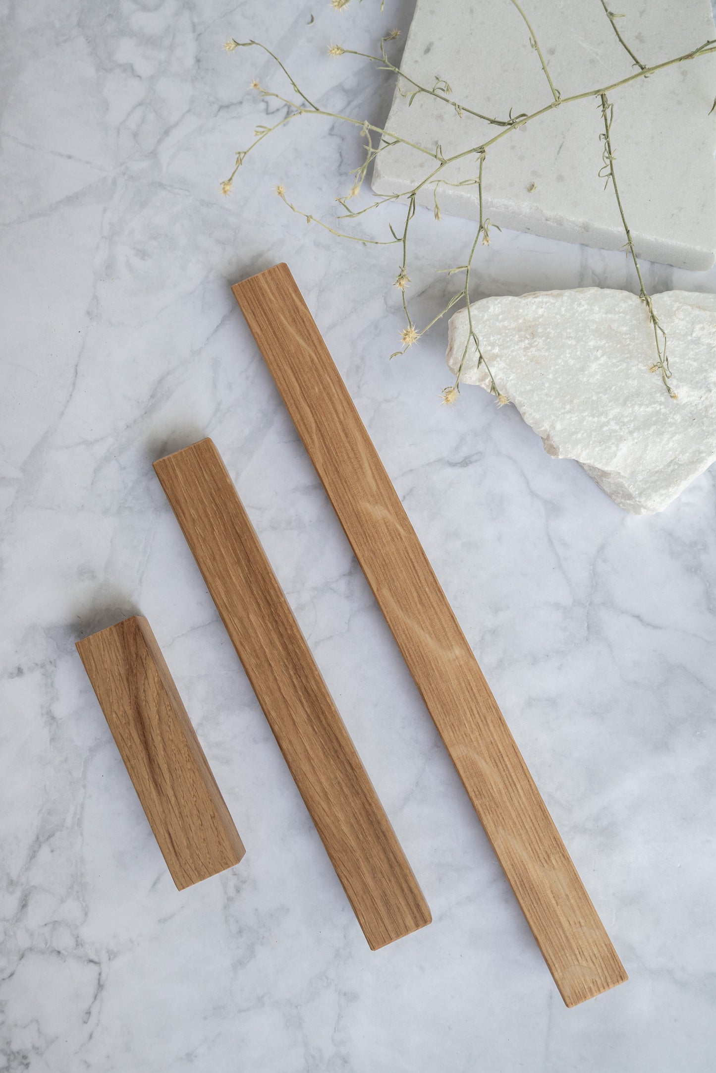 Poignée Alcôve A chêne massif - touche chaleureuse et naturelle pour meuble