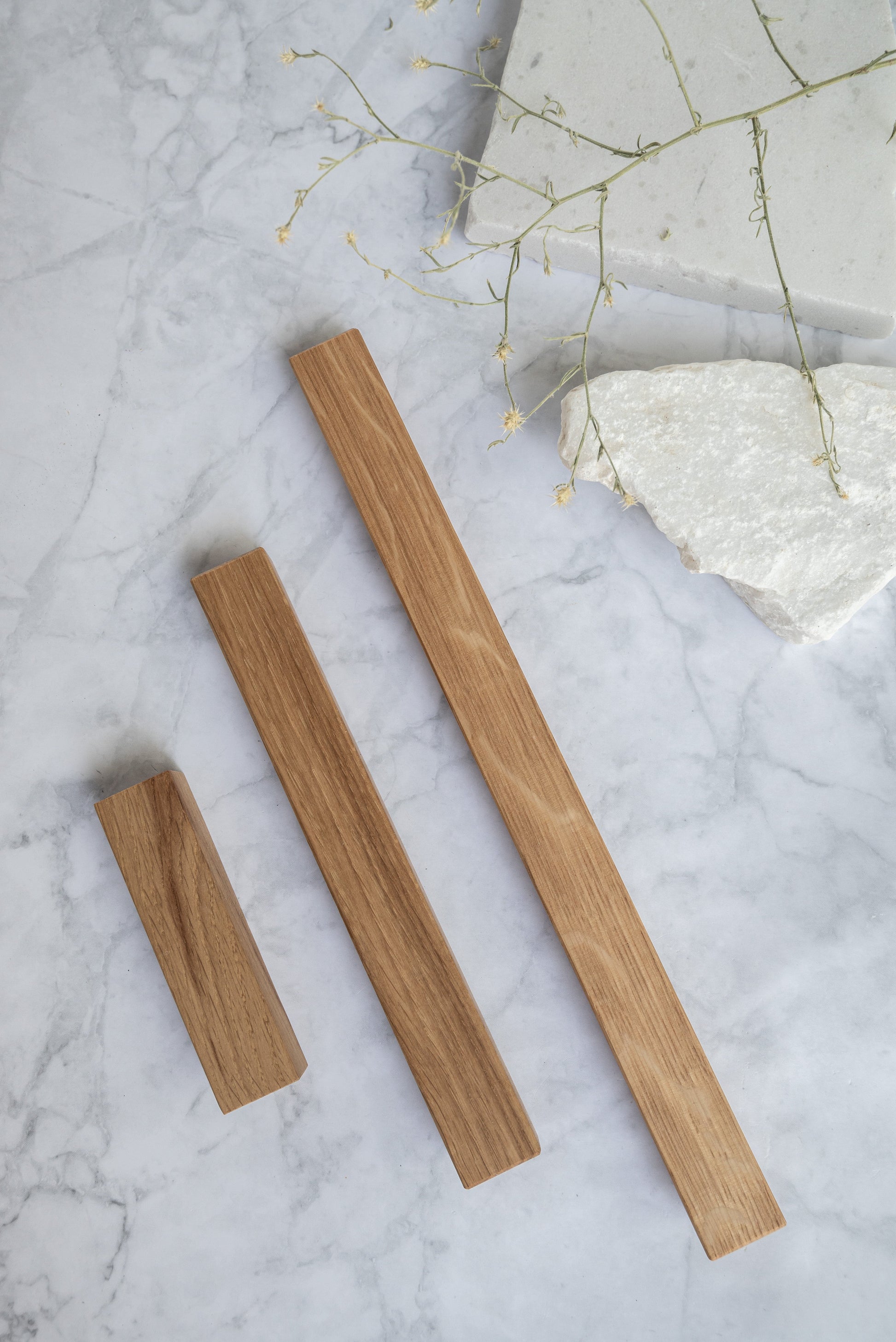 Poignée Alcôve A chêne massif - touche chaleureuse et naturelle pour meuble