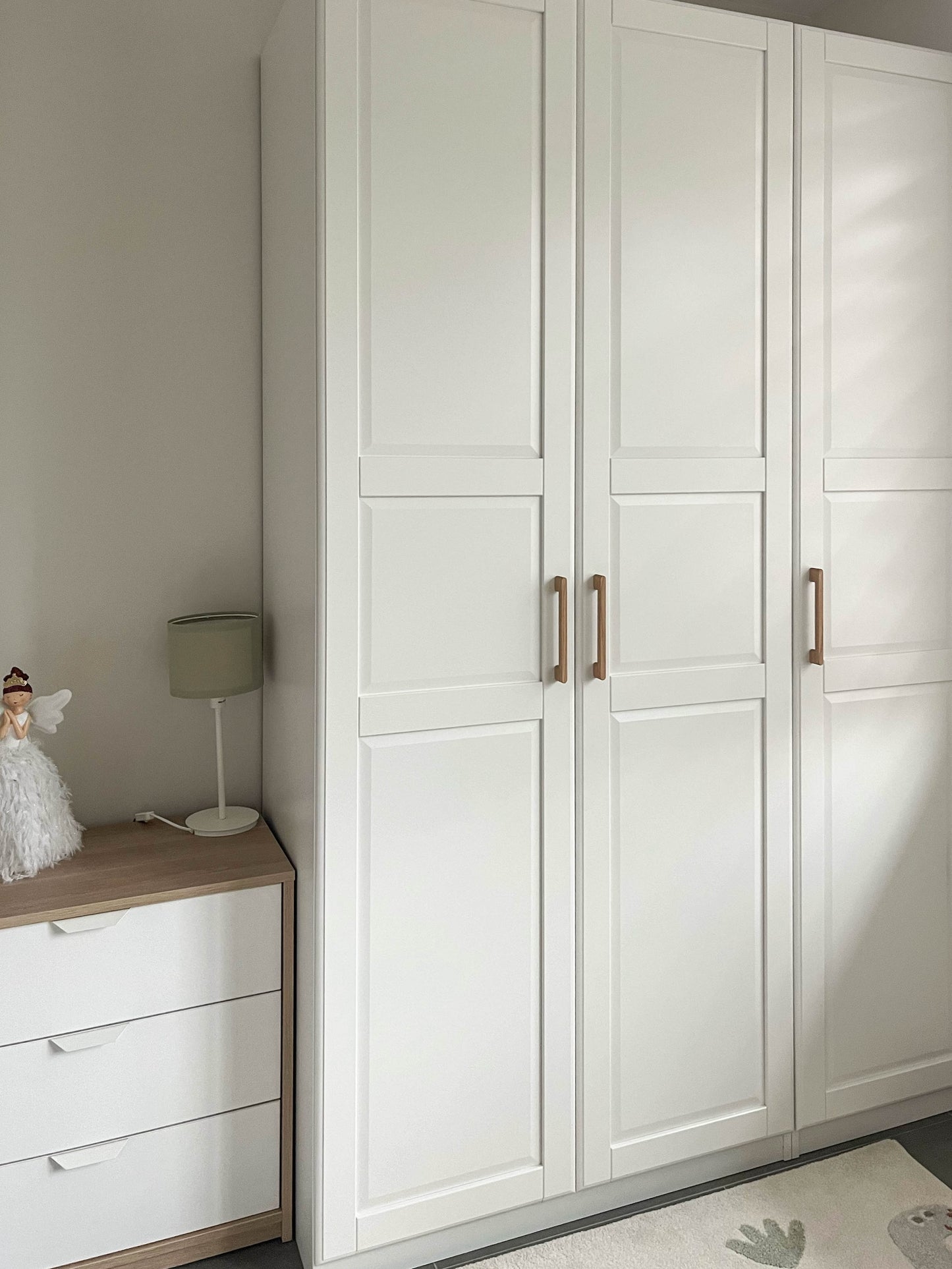 Poignées linéaires en chêne naturel sur armoire IKEA Pax, poignées de dressing minimalistes en bois clair, longues poignées de commode en bois de style scandinave, accessoires pour IKEA PAX, IKEA METOD