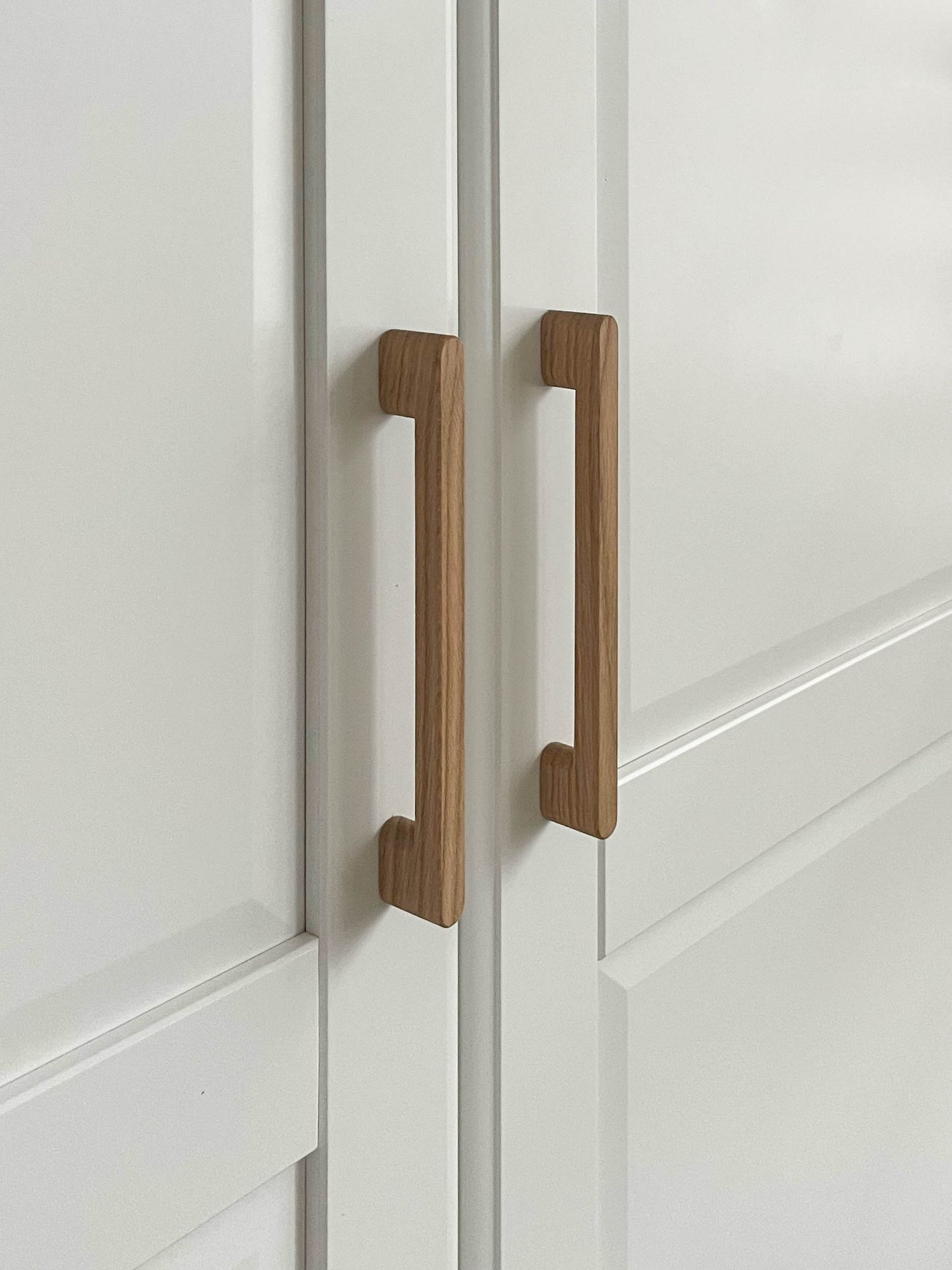 Poignées linéaires en chêne naturel sur armoire IKEA Pax, poignées de dressing minimalistes en bois clair, longues poignées de commode en bois de style scandinave, accessoires pour IKEA PAX, IKEA METOD